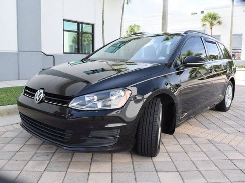 Used 2015 Volkswagen Golf TDI S FWD image 2