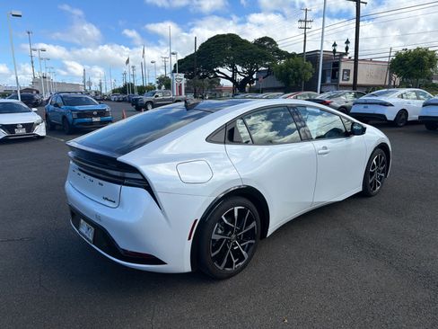Used 2023 Toyota Prius Prime Premium FWD image 3