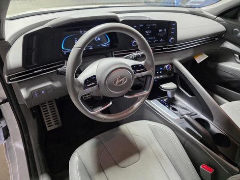 Certified 2025 Hyundai Elantra Sport FWD image 17