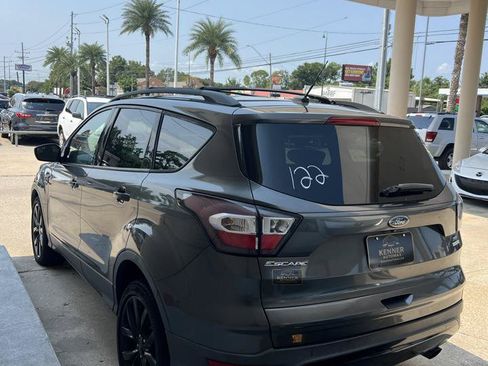 Used 2017 Ford Escape SE w/ SE Sport Appearance Package FWD image 4