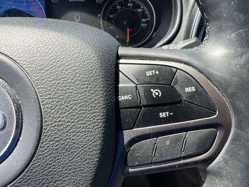 Used 2019 Jeep Cherokee Limited AWD/4WD image 19