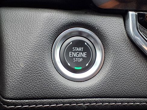 Used 2024 Chevrolet Colorado LT RWD image 6