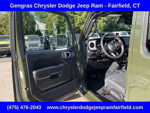 Used 2024 Jeep Wrangler Unlimited AWD/4WD image 27