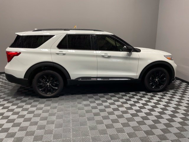 Used 2024 Ford Explorer XLT w/ Equipment Group 202A AWD/4WD image 7