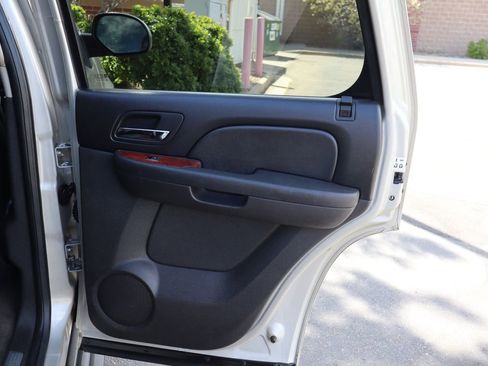 Used 2013 Chevrolet Tahoe LTZ image 27