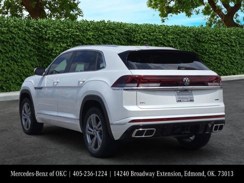 Used 2024 Volkswagen Atlas Cross Sport SEL R-Line AWD/4WD image 5