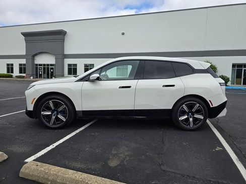 Used 2024 BMW iX xDrive50 w/ Sport Package AWD/4WD image 12