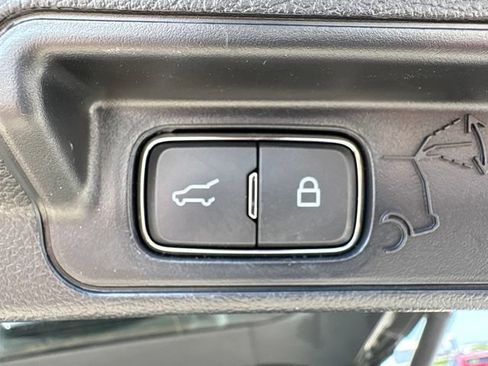 Used 2022 Ford Explorer XLT w/ Equipment Group 202A AWD/4WD image 23