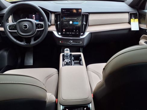 New 2026 Volvo XC90 T8 Plus w/ Protection Package Premier image 10