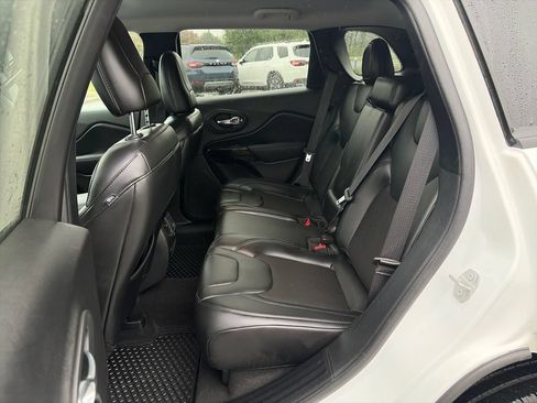Used 2020 Jeep Cherokee Latitude Plus AWD/4WD image 24