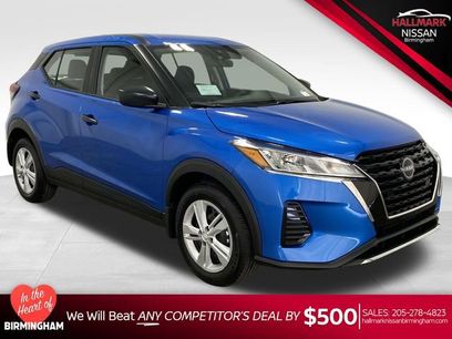 New 2025 Nissan Kicks Play S