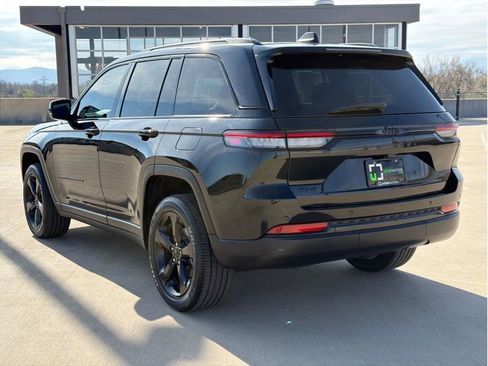 Used 2023 Jeep Grand Cherokee Altitude image 6