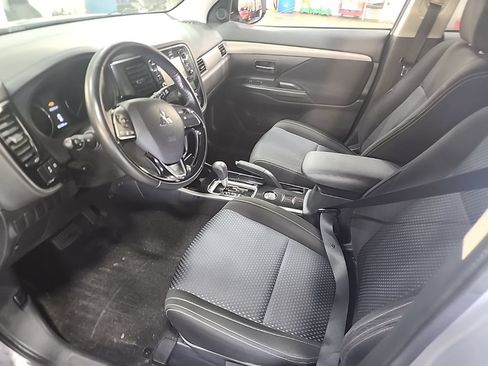 Used 2017 Mitsubishi Outlander ES AWD/4WD image 7