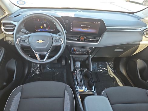 Used 2026 Chevrolet TrailBlazer LT w/ LT Cold Weather Package FWD image 8
