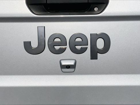 Used 2023 Jeep Gladiator Overland image 30