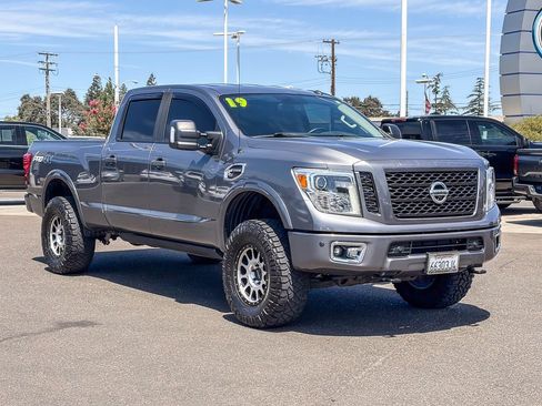 Used 2019 Nissan Titan PRO-4X w/ Pro-4x Convenience Package AWD/4WD image 5