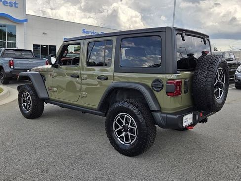 Used 2025 Jeep Wrangler Unlimited Rubicon AWD/4WD image 3