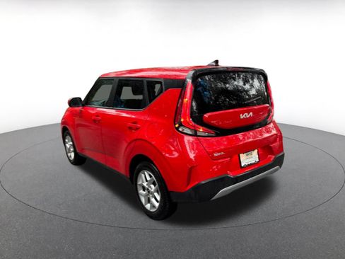 Used 2025 Kia Soul LX w/ LX Technology Package FWD image 5