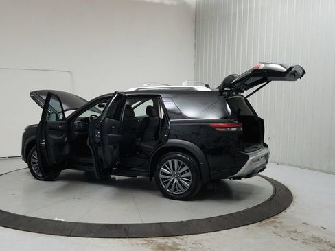 Used 2025 Nissan Pathfinder SL w/ SL Premium Package FWD image 13