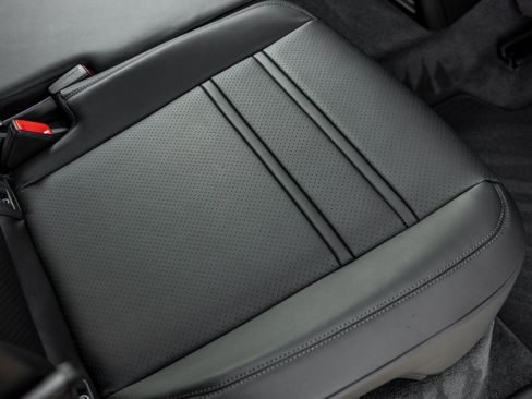 Certified 2025 Porsche Cayenne image 35