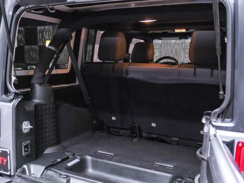 Used 2018 Jeep Wrangler Unlimited Sport S AWD/4WD image 46