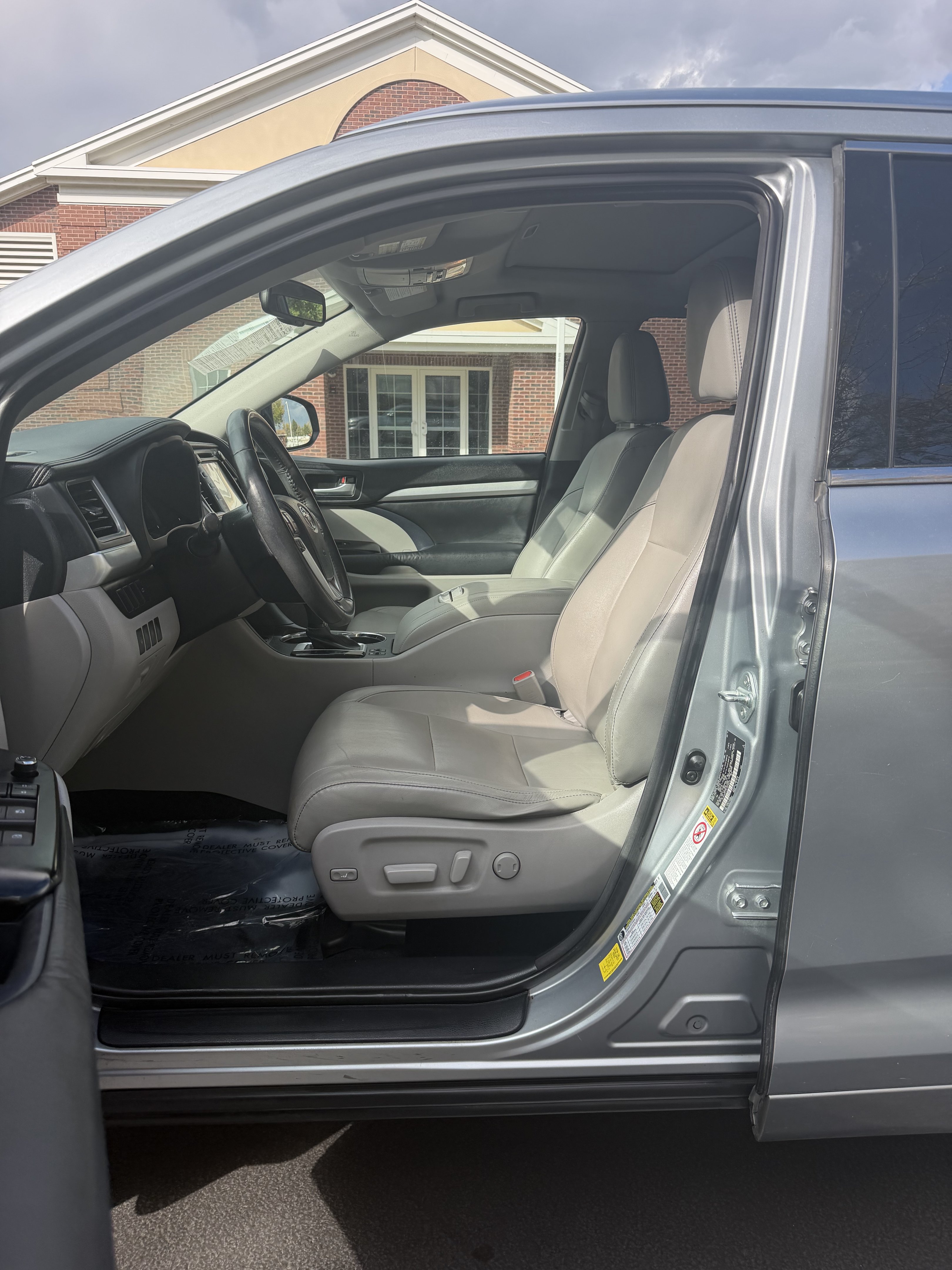 Used 2015 Toyota Highlander XLE AWD/4WD image 16