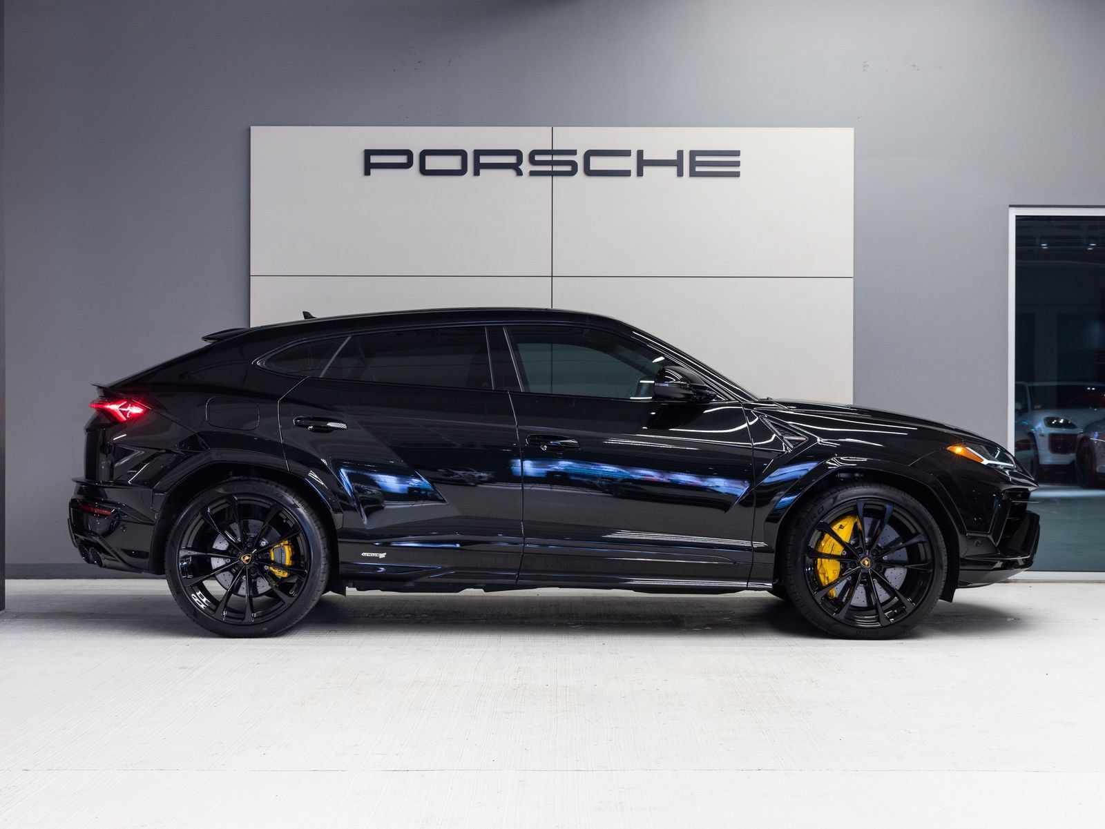 Used 2024 Lamborghini Urus S AWD/4WD image 8