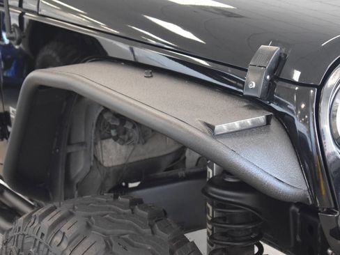 Used 2018 Jeep Wrangler Unlimited Sport S AWD/4WD image 10