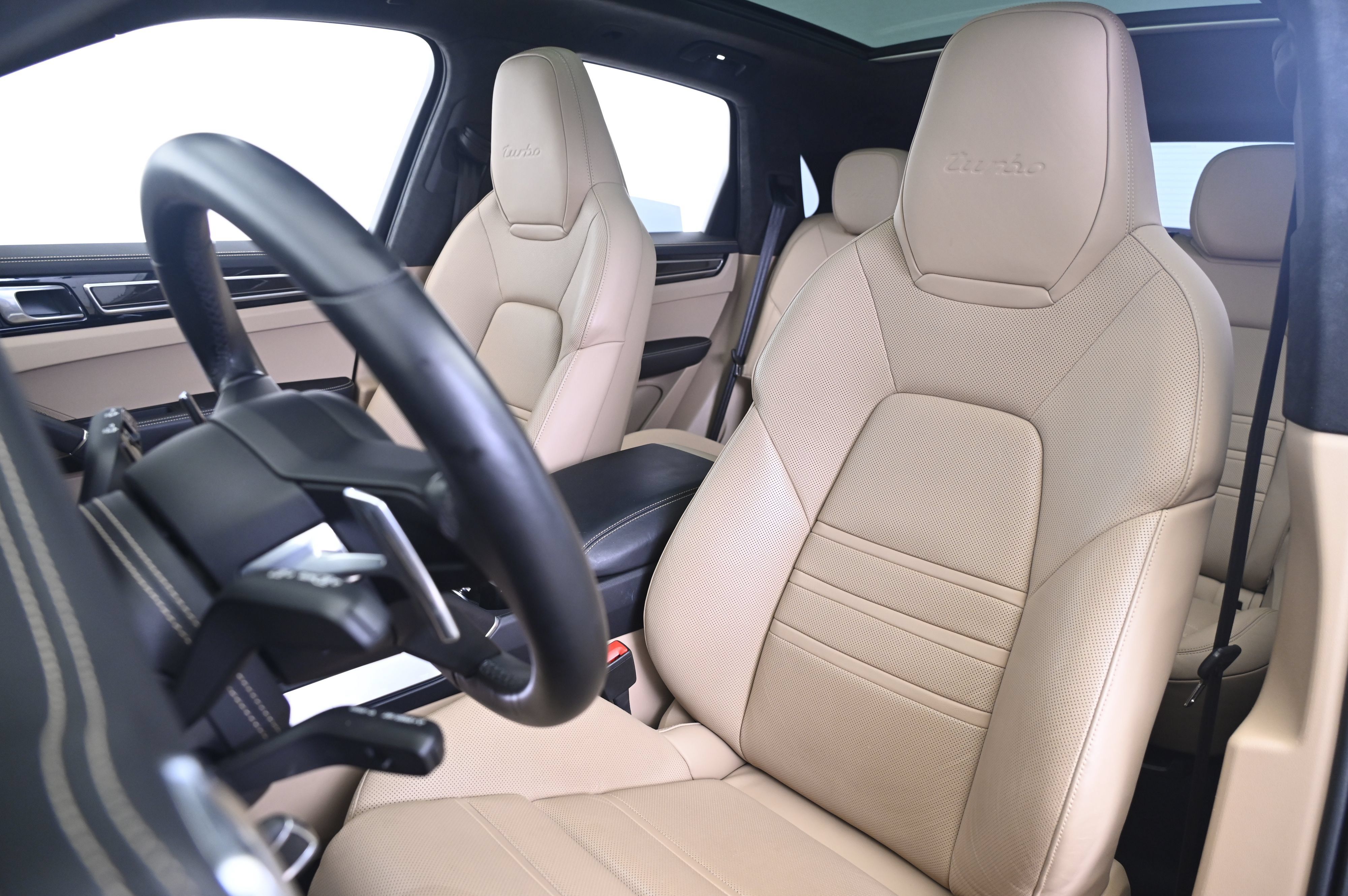 Certified 2023 Porsche Cayenne Turbo AWD/4WD image 5
