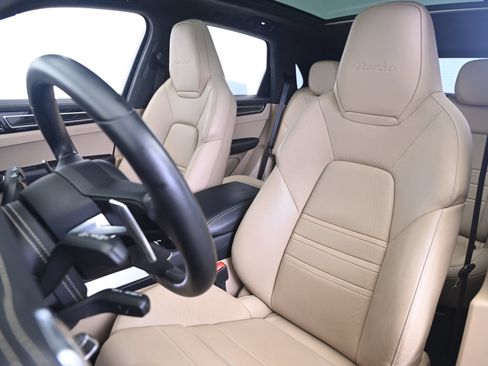 Certified 2023 Porsche Cayenne Turbo AWD/4WD image 5