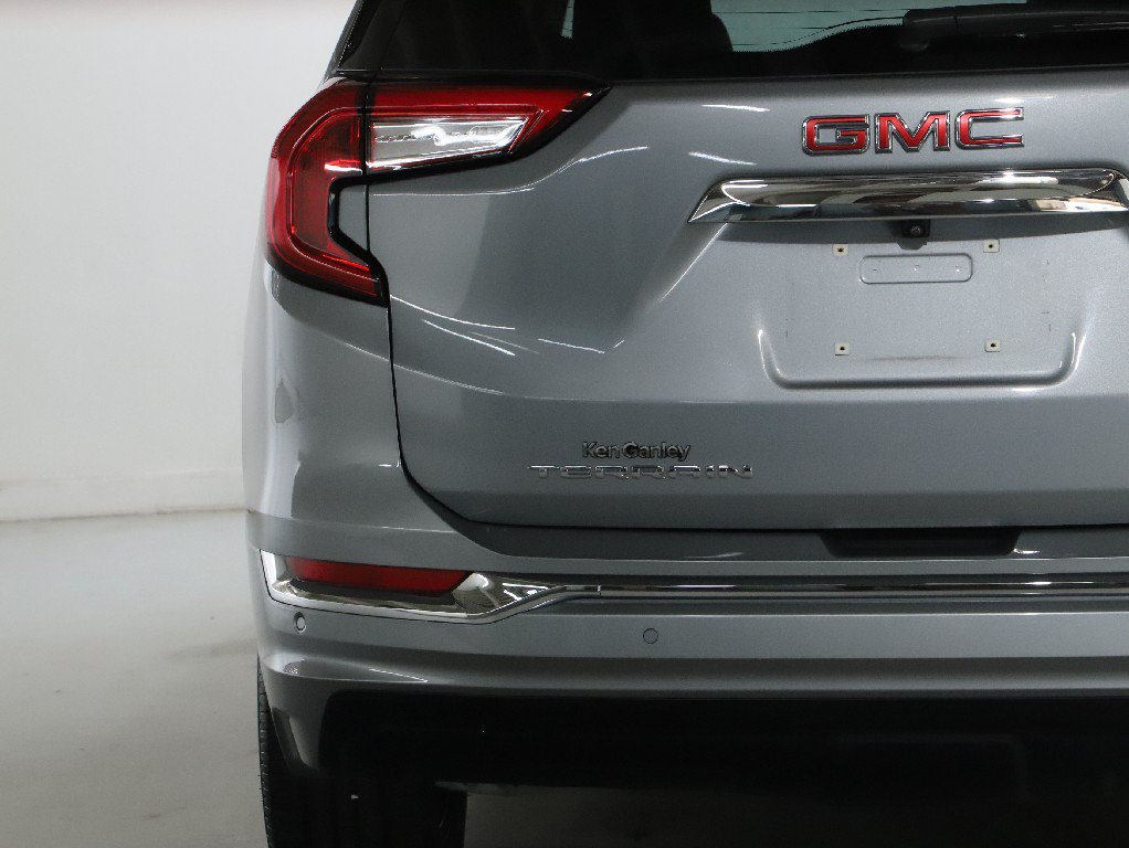 Used 2024 GMC Terrain Denali w/ Denali Premium Package AWD/4WD image 44