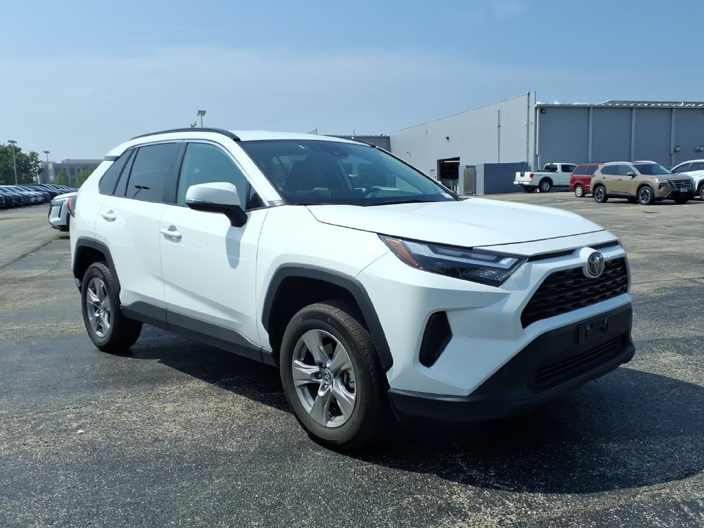 Used 2025 Toyota RAV4 XLE AWD/4WD image 3