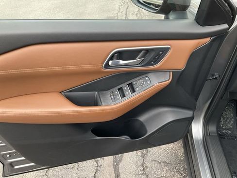 Certified 2025 Nissan Rogue Platinum w/ Platinum Premium Package image 29