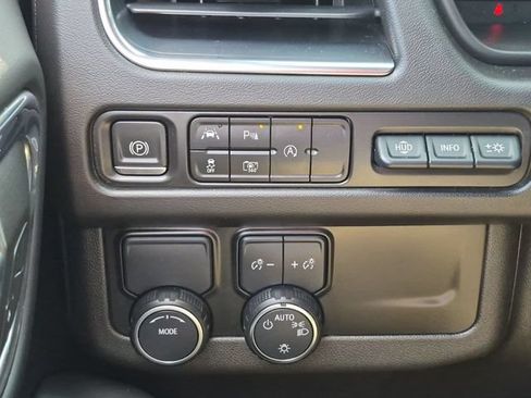 Used 2023 Chevrolet Tahoe Premier RWD image 19