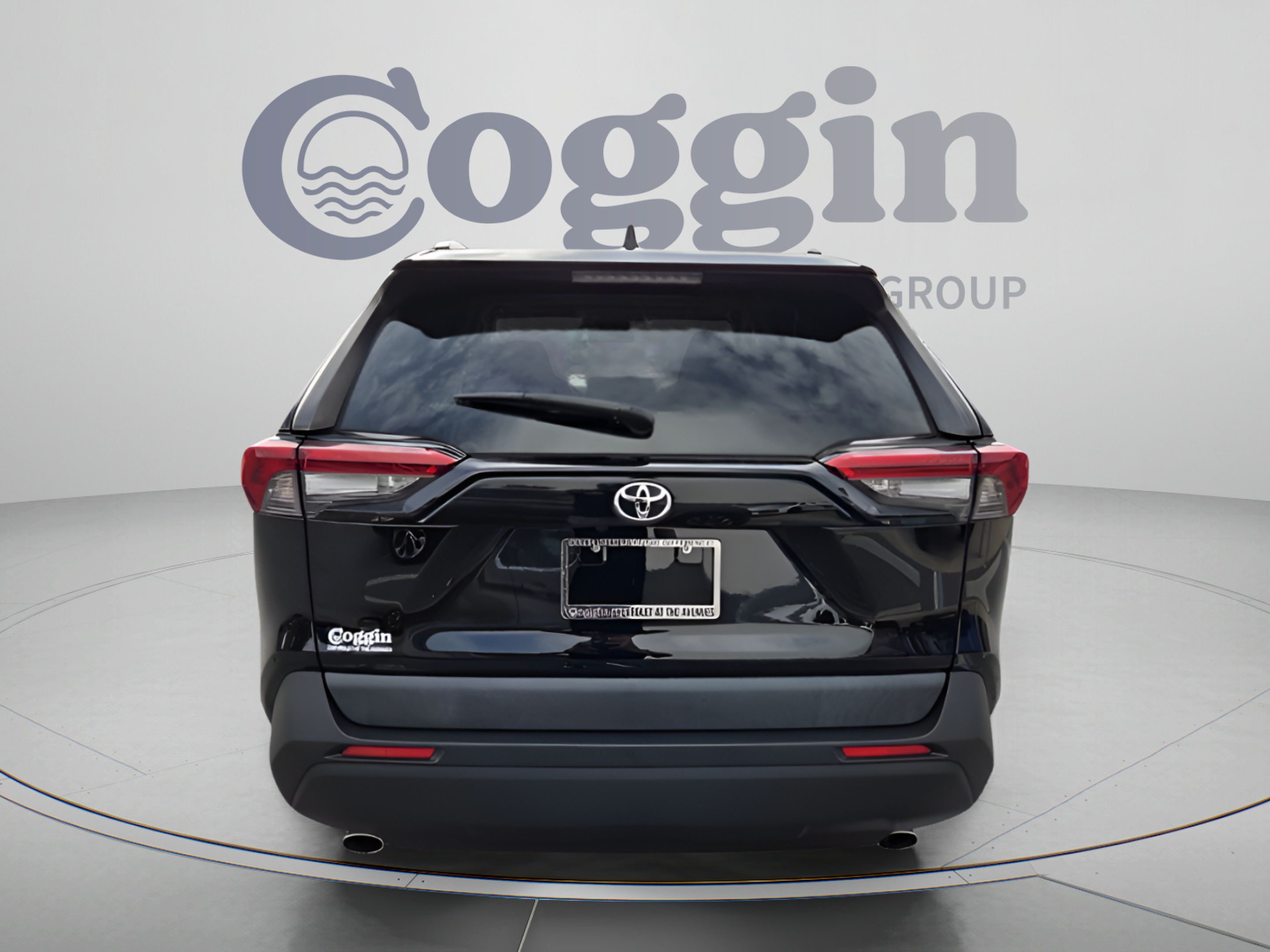 Used 2019 Toyota RAV4 XLE w/ Convenience Package FWD image 4