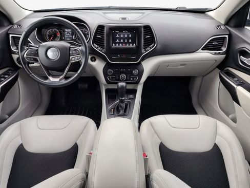 Used 2020 Jeep Cherokee Latitude Plus w/ Comfort/Convenience Group image 3