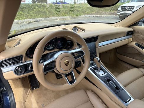 Used 2017 Porsche 911 Carrera RWD image 18