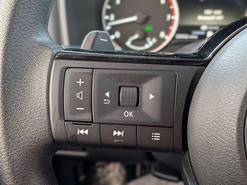 Used 2023 Nissan Rogue SV image 21