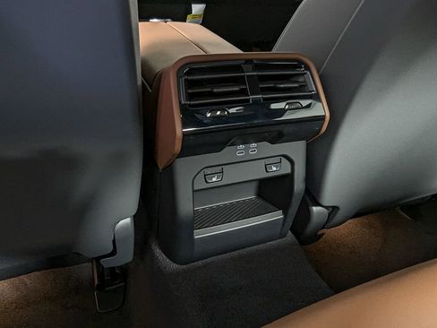 New 2026 BMW 550e xDrive image 28