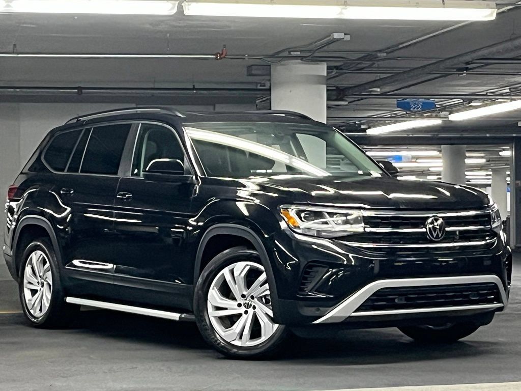 Used 2023 Volkswagen Atlas SE w/ Panoramic Sunroof Package FWD image 2