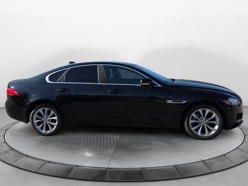 Used 2020 Jaguar XF Premium image 6