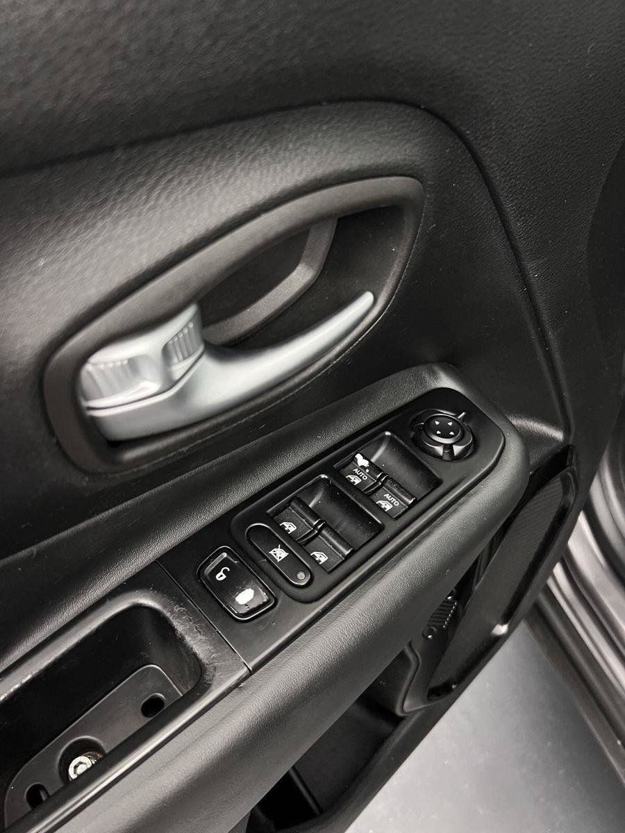 Used 2019 Jeep Renegade Altitude w/ Quick Order Package 2XM FWD image 14