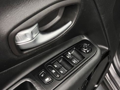 Used 2019 Jeep Renegade Altitude w/ Quick Order Package 2XM FWD image 14