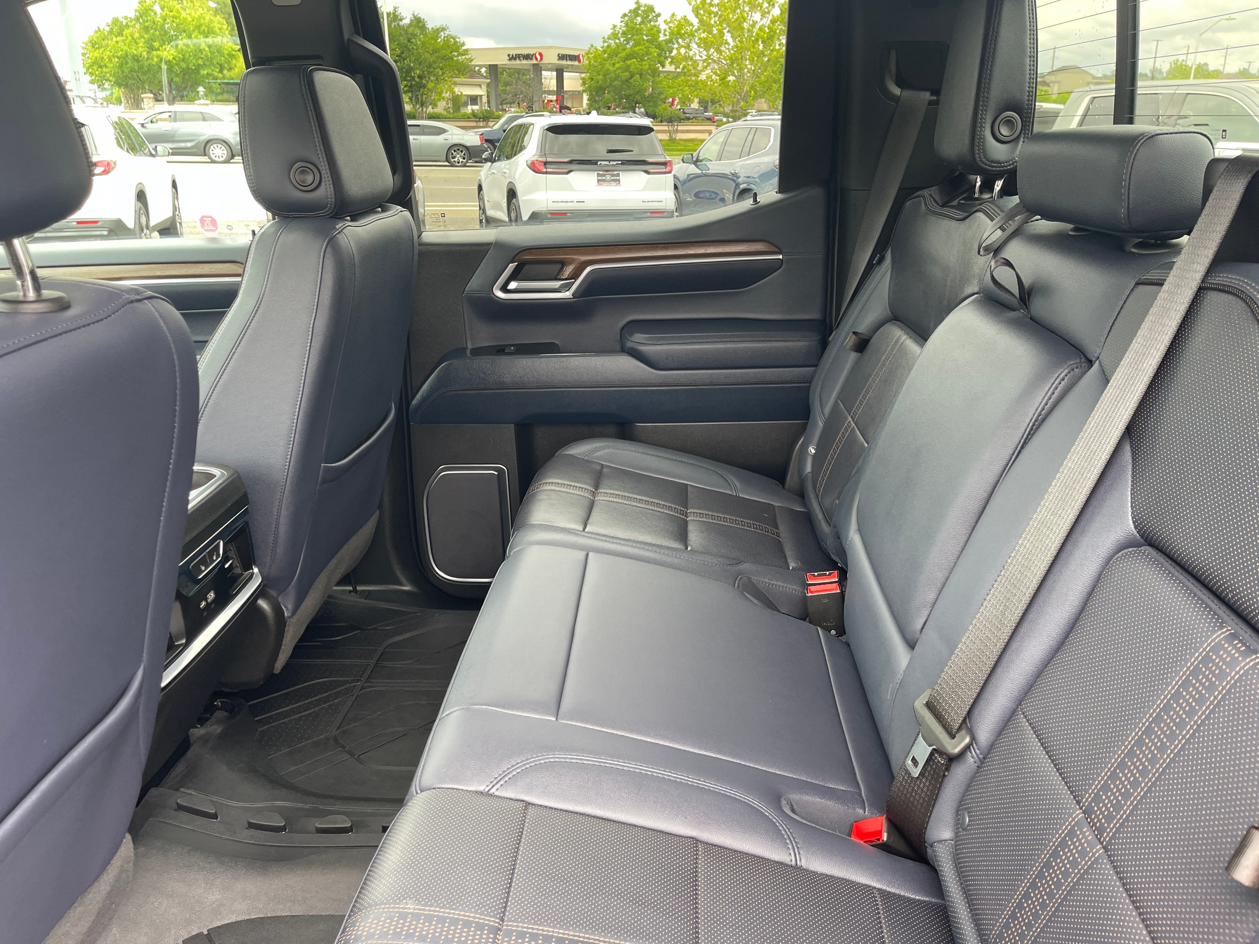 Used 2023 Chevrolet Silverado 1500 High Country w/ High Country Premium Package AWD/4WD image 20
