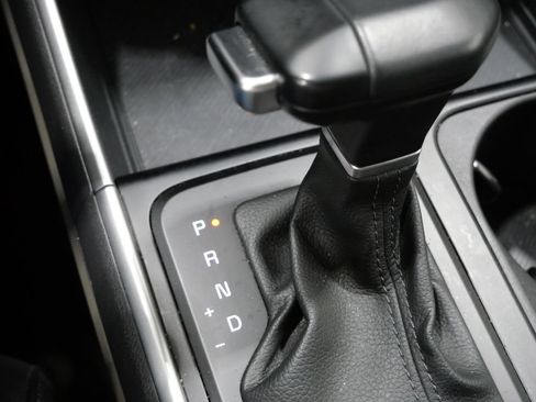 Used 2025 Kia Carnival FWD image 22