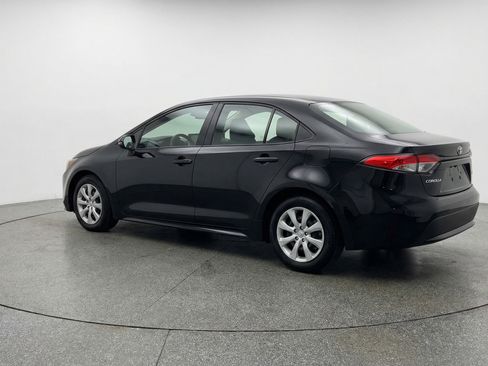 Used 2025 Toyota Corolla LE image 6