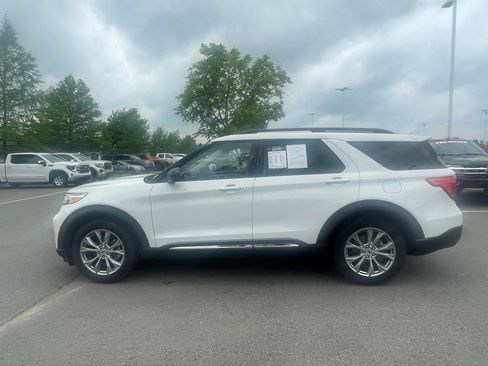 Used 2023 Ford Explorer XLT w/ Equipment Group 202A RWD image 4