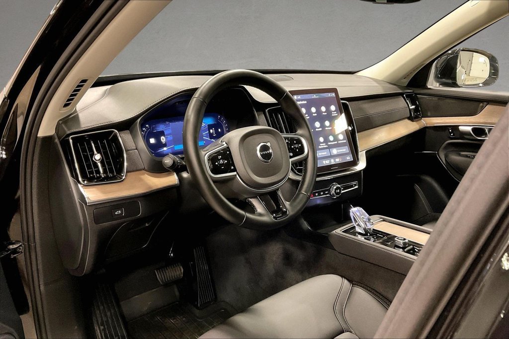 Certified 2026 Volvo XC90 B6 Plus w/ Protection Package Premier AWD/4WD image 17