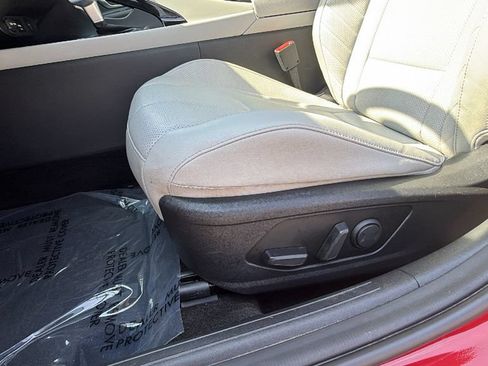 Used 2025 Hyundai Elantra Limited FWD image 22