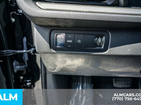 Used 2025 Chevrolet Traverse LT FWD image 38